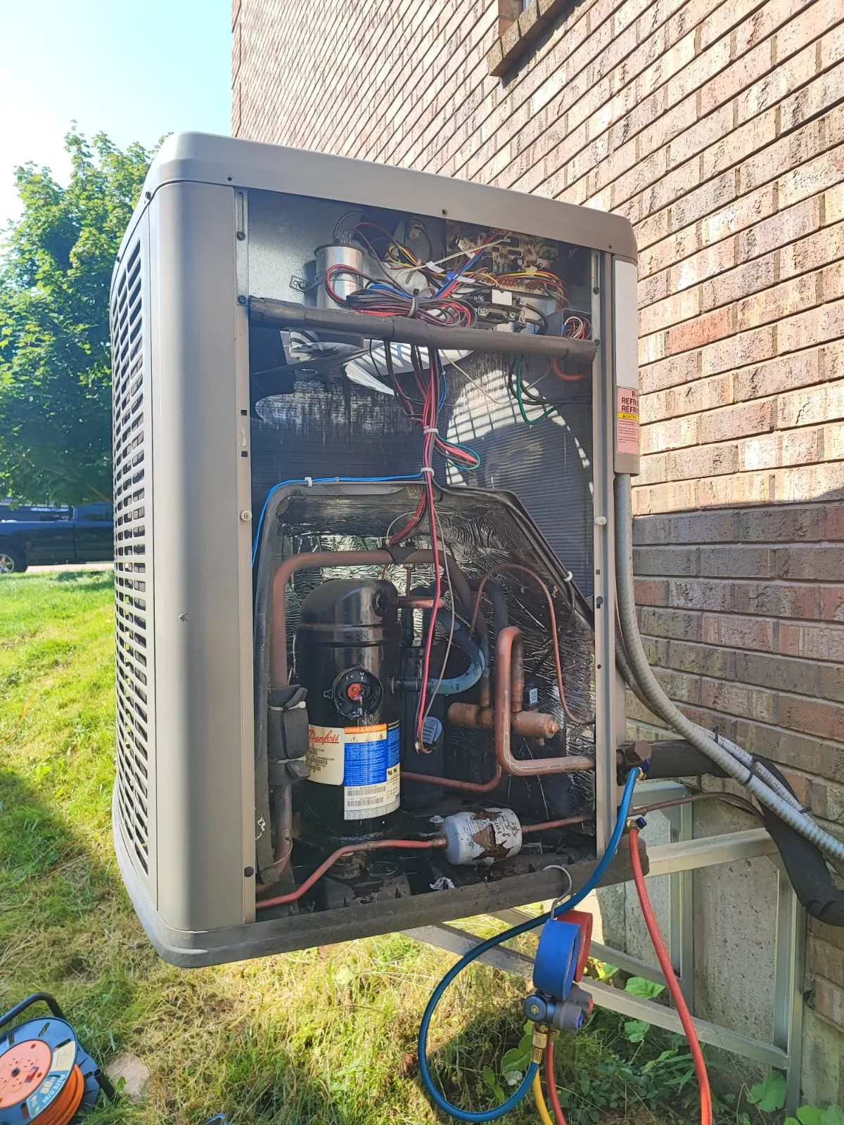 Heat pump diagnostics with the service panel off and gauges connected